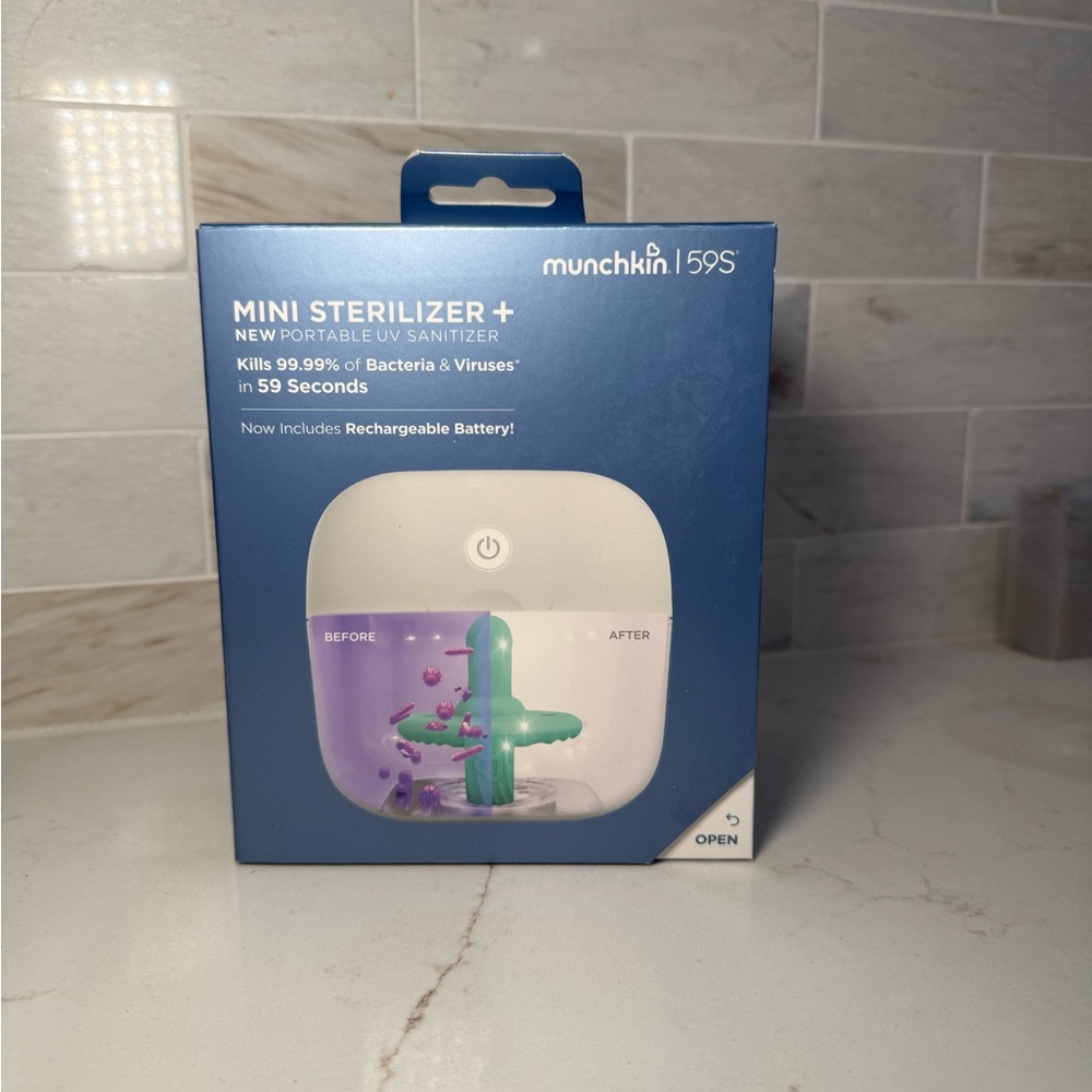 Munchkin Portable UV Sterilizer in White and Purple